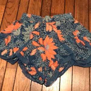 Floral flowy shorts